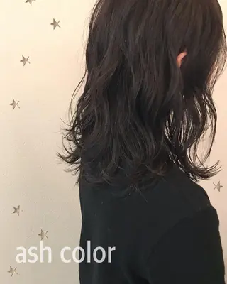 ミディアム カラー 市川 千夏のヘアスタイル