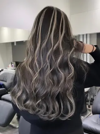 ロング カラー ヘアアレンジ vizz by el yts 北谷エクステのヘアスタイル