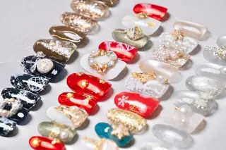 ミディアム Nail Salon midnightのネイルデザイン