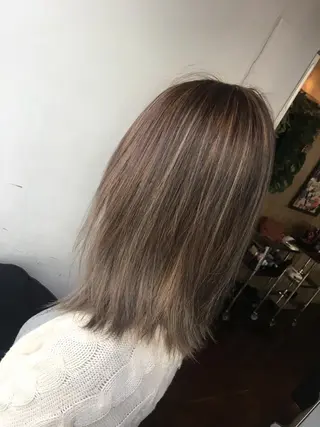 ミディアム カラー 吉本 yoshimotoのヘアスタイル
