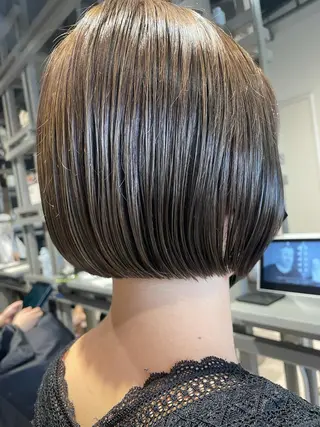 ショート カラー ブリーチ👩🦳/ ✂︎MANAMIのヘアスタイル