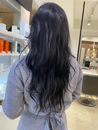 ロング 韓国🇰🇷レイヤー カットオリーブカラーのヘアスタイル