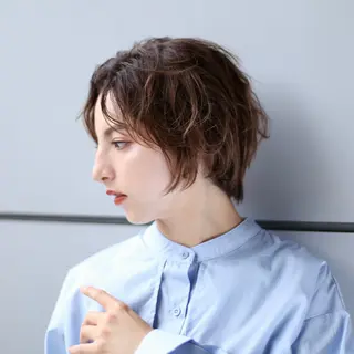 ショート カラー コバヤシ リョウのヘアスタイル