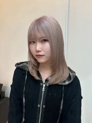 ミディアム ブリーチカラー×レイ ヤー/SHIZUKUのヘアスタイル