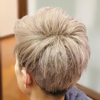ショート カラー メンズ ✨ホワイトカラー✨ ホワイトブリーチ✨のヘアスタイル