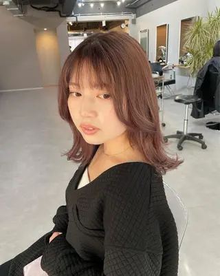 セミロング ミルクティーベージュ ❤︎レイヤー　MIAのヘアスタイル
