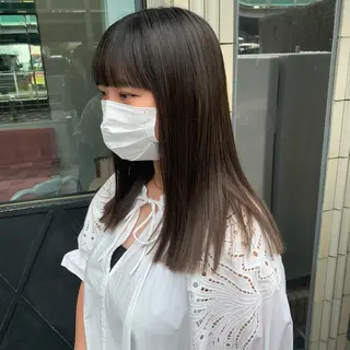 ロング カラー SAKINO． ベージュカラーのヘアスタイル