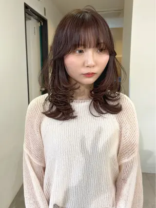 ロング カラー mizuki/ピンク ベージュ.レイヤーのヘアスタイル