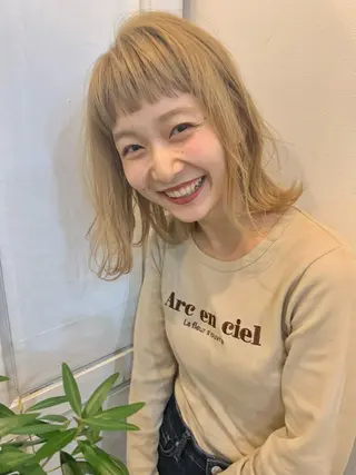 ミディアム KAORU オリーブカラーのヘアスタイル