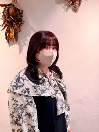 セミロング うっちー ブリーチ /ツヤ髪/縮毛矯正のヘアスタイル