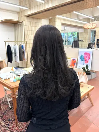 セミロング カラー 山内 瑠莉のヘアスタイル