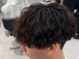 パーマ メンズ 佐々木 輝のヘアスタイル
