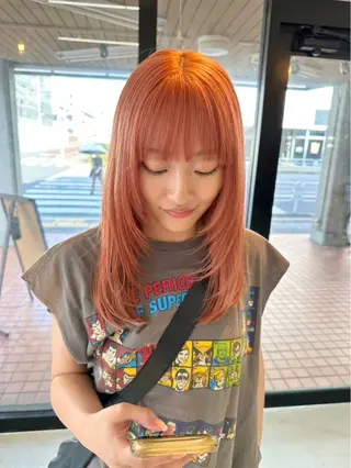 カラー 🩵HOLLY🩵 ブリーチ🩵カレンのヘアスタイル