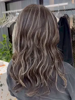 ロング 大人の海外ハイライト coconoのヘアスタイル