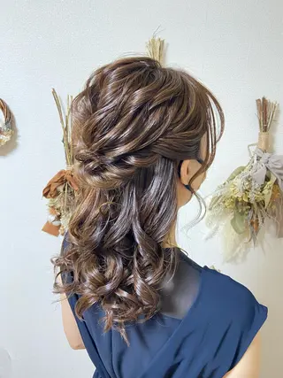 セミロング ヘアアレンジ ヘアアンドメイクムタ 新居のヘアスタイル