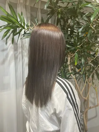 セミロング カラー 山崎 彩音のヘアスタイル