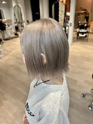 ショート カラー 鵜飼 未玖のヘアスタイル