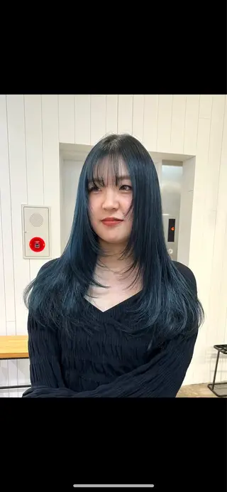 ロング フカミ マナカのヘアスタイル