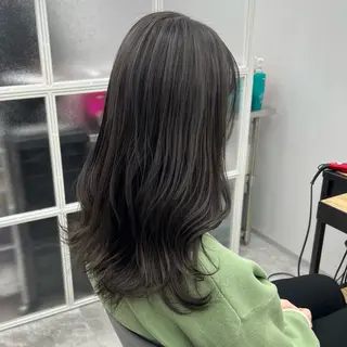 セミロング 岸下 理緒のヘアスタイル