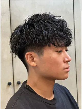 ショート パーマ メンズ トミモト アユムのヘアスタイル