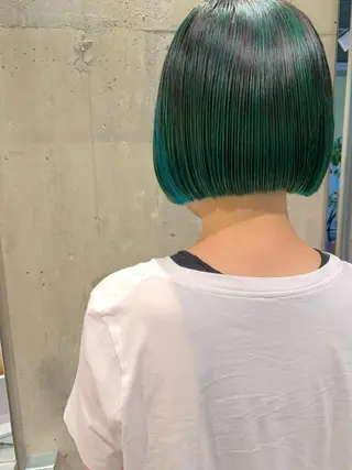ショート カラー iLi 《イリ》のヘアスタイル