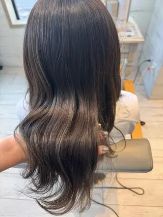 ロング カラー 赤坂 由麻のヘアスタイル