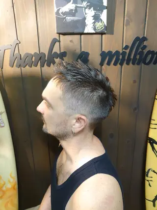 メンズ ショート サンフラット所属・岡林 選のヘアスタイル