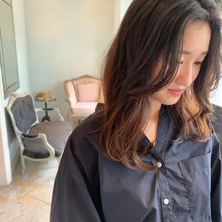 ロング SAKINO. ベージュカラーのヘアスタイル