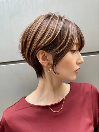 ショート 髪質改善|透明 感カラー🩵レイヤーのヘアスタイル