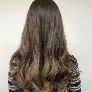 ロング カラー 石川 奈緒子のヘアスタイル
