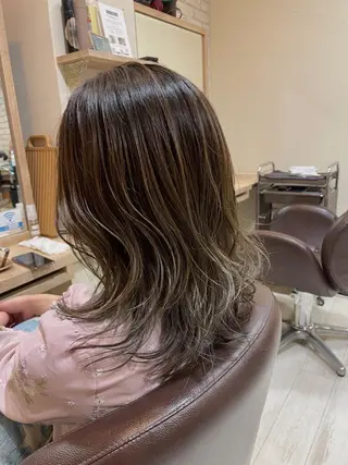 ミディアム カラー 清水 有実子のヘアスタイル