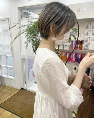 ロング 横浜ブリーチムラ直し ハイトーン/ブリーチのヘアスタイル