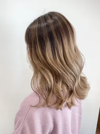 セミロング カラー 薄田 珠美のヘアスタイル