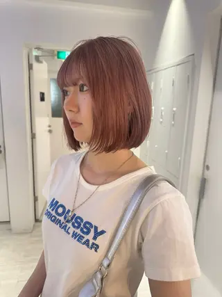 ショート カラー Ami/艶カラー/ レイヤー/ハイトーンのヘアスタイル