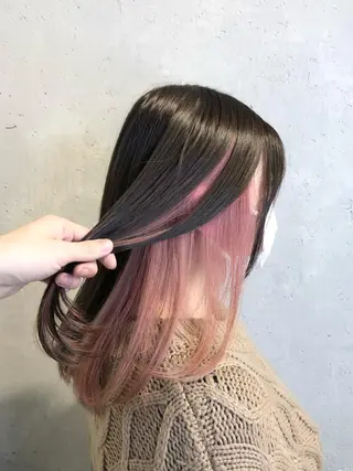 セミロング カラー ヘアアレンジ ｲﾝﾅｰｶﾗｰ屋さん 🫧伊藤拓実のヘアスタイル