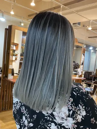 セミロング カラー 白髪ぼかし バレイヤージュ志鎌のヘアスタイル