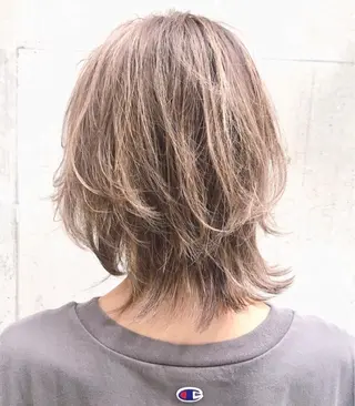 ミディアム カラー AKI アキのヘアスタイル