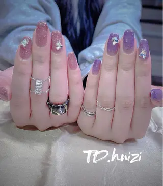 ミディアム めぐみのネイルサロン スタッフ練習のネイルデザイン