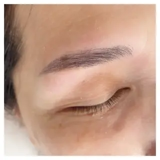 アイブロウ une所属・une mizuhoの眉毛・アイブロウイメージ