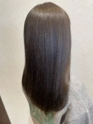 カラー 岡村 真子のヘアスタイル