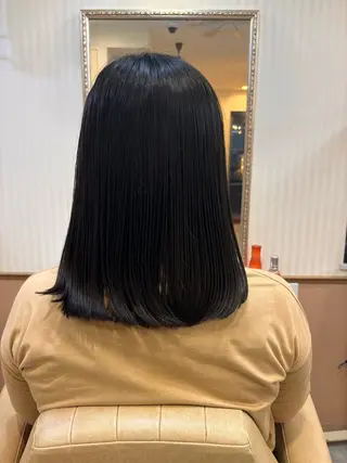 ミディアム 吉井 愛のヘアスタイル