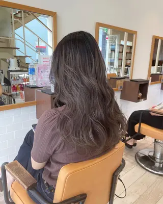 ロング カラー 🍋透け感カラー🍃 オリーブ🍐Kahoのヘアスタイル