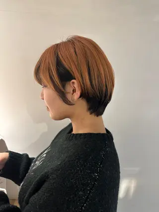 ショート 金ウンス 髪質改善カラーのヘアスタイル