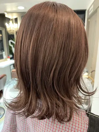 ミディアム カラー Avery SHINのヘアスタイル