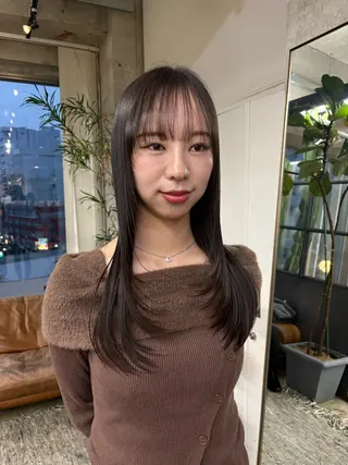 ロング 愛加ブリーチ・ レイヤー・パーマのヘアスタイル