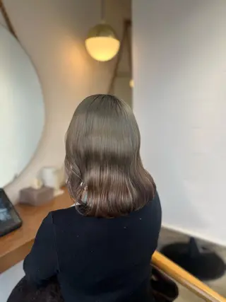 ミディアム 塩川ももこ/ 自然な縮毛矯正のヘアスタイル