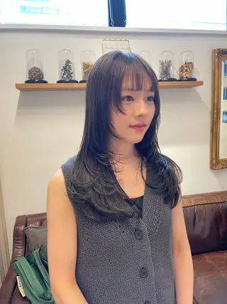 ロング カラー ミルクティー× グレージュMOMOのヘアスタイル