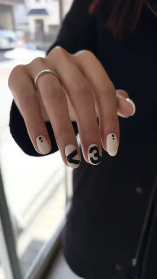 ネイル しおん🎶｜ひと 癖ニュアンス｜個性派のネイルデザイン