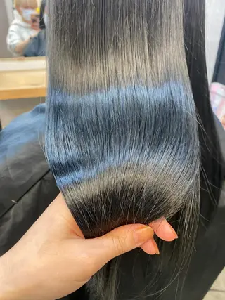 セミロング fand AKANE のヘアスタイル