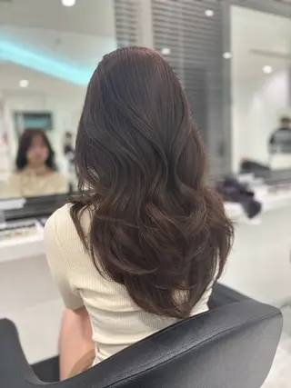 カラー 流行りの透明感カラー ×縮毛矯正🤍ユウのヘアスタイル